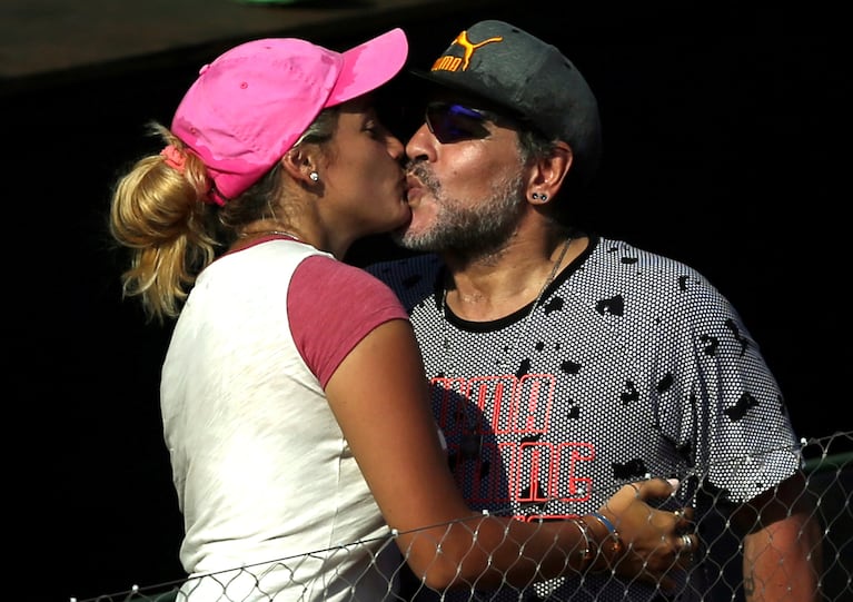 Rocío Oliva y Diego Maradona. (Foto: Reuters)