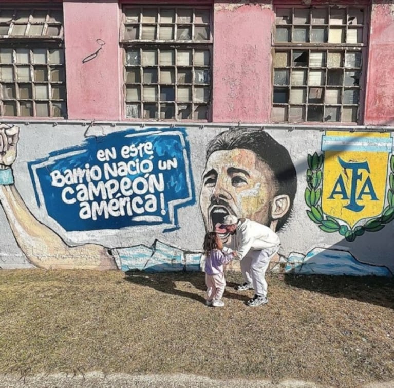 Rodrigo de Paul compartió la emoción de su hija al verlo pintado en un mural: "Tu carita de orgullo"