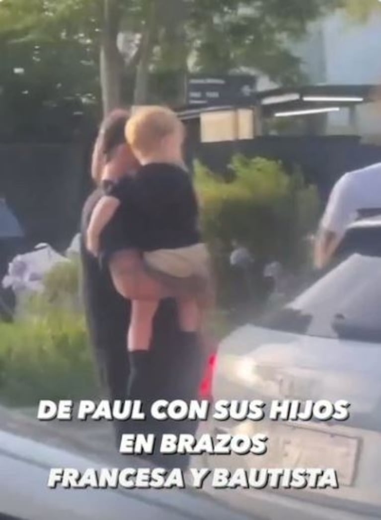 Rodrigo De Paul fue a visitar a sus hijos: las fotos del reencuentro