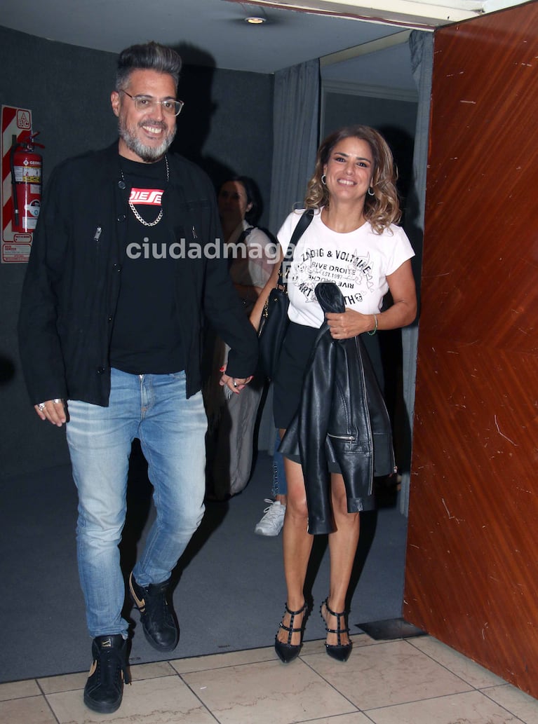 Rolando Barbano fue al teatro con Marina a ver a Iliana Calabró.