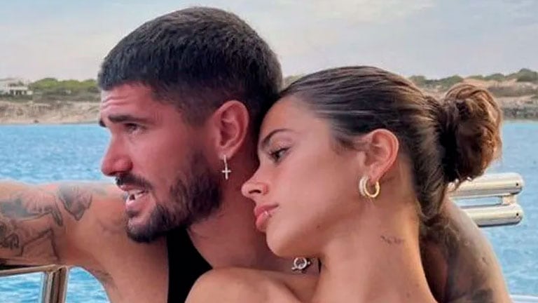 Romántica postal de Tini Stoessel y Rodrigo De Paul en Qatar 2022: Recargando energía