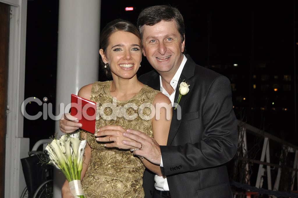 Romina Ricle eligió un bello vestido dorado para su fiesta de casamiento con Diego Korol.  (Foto: Jennifer Rubio-Ciudad.com)