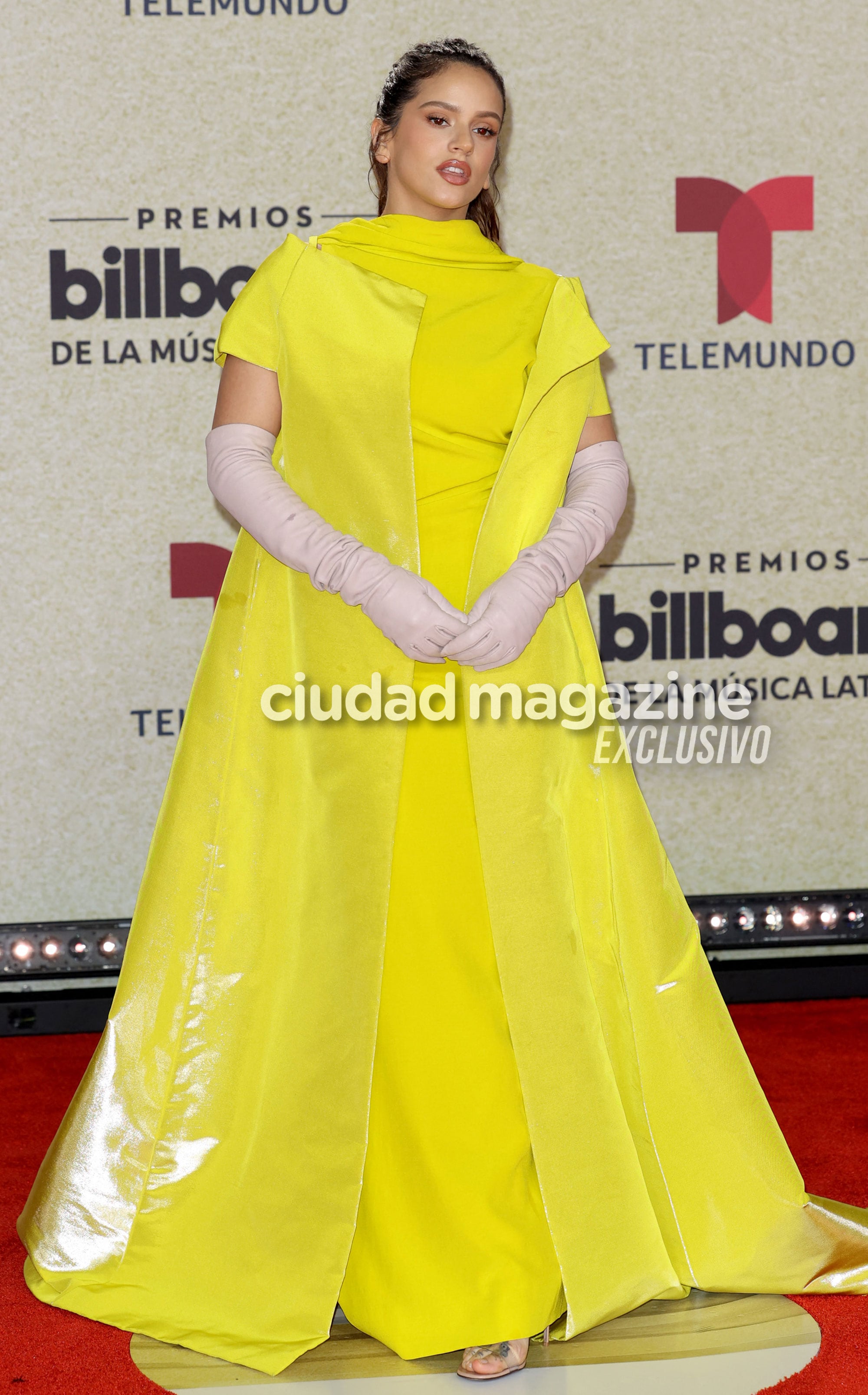 Rosalia también eligió el amarillo para la ocasión (Fotos: AFP).