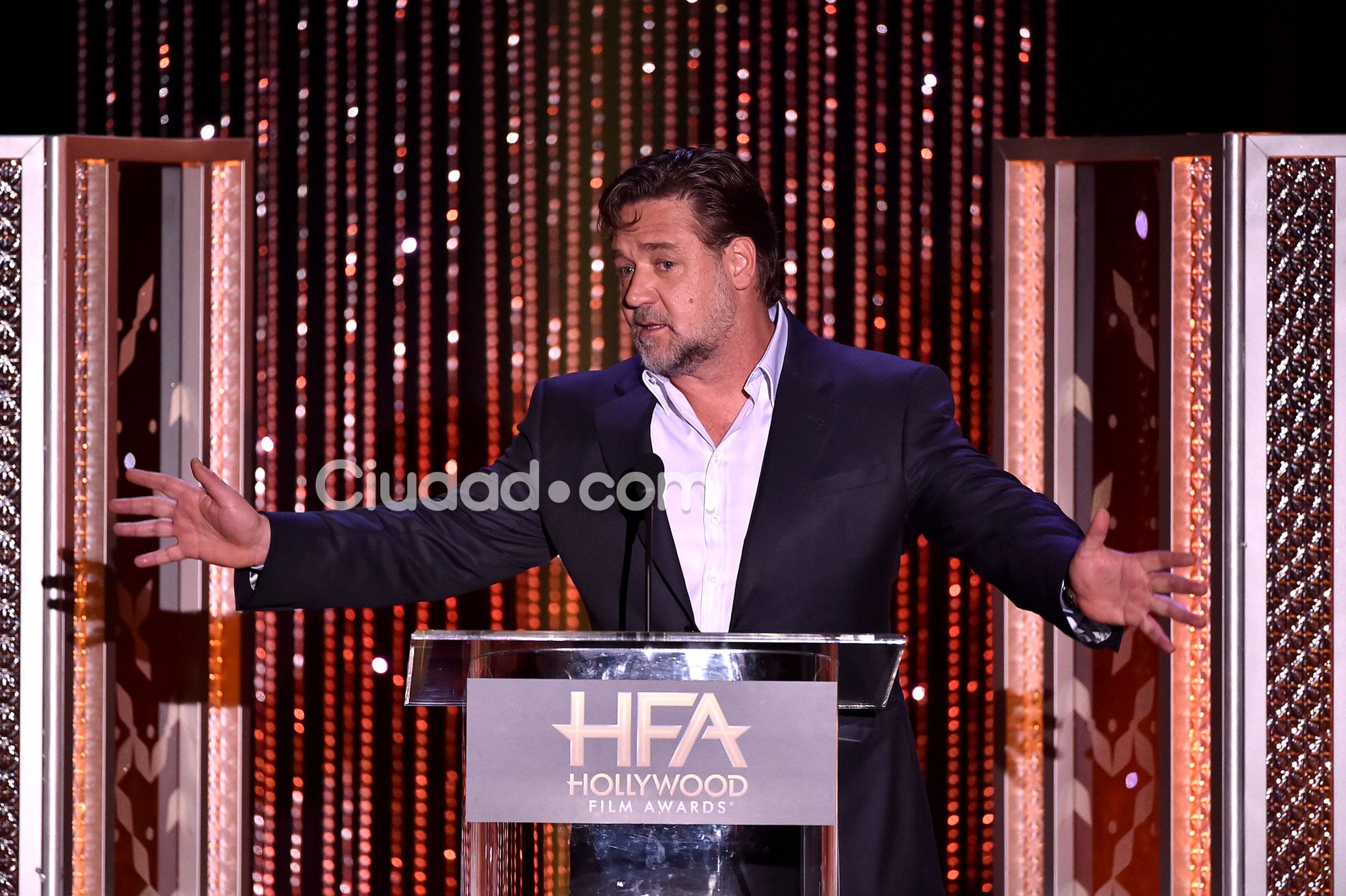 Russel Crowe, divertido en la entrega de premios (Fotos: AFP). 