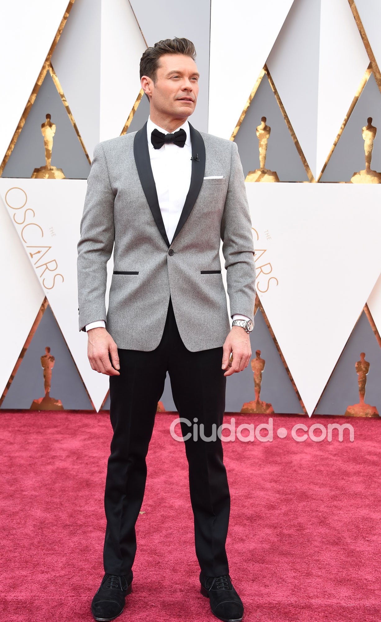 Ryan Seacrest, un infaltable de la red carpet de los Oscar (Fotos: AFP). 