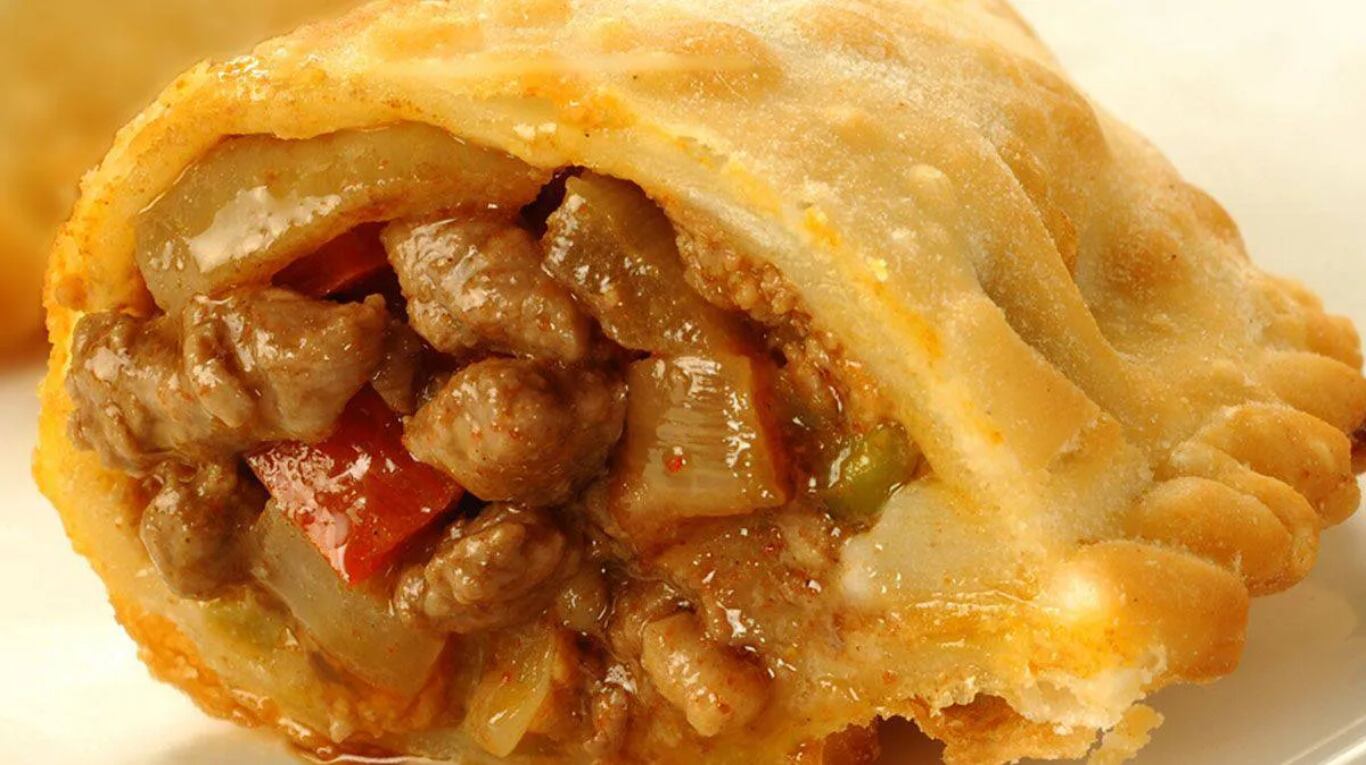 “¡Sabor a mano! Empanadas de carne a cuchillo que redefinen la tradición