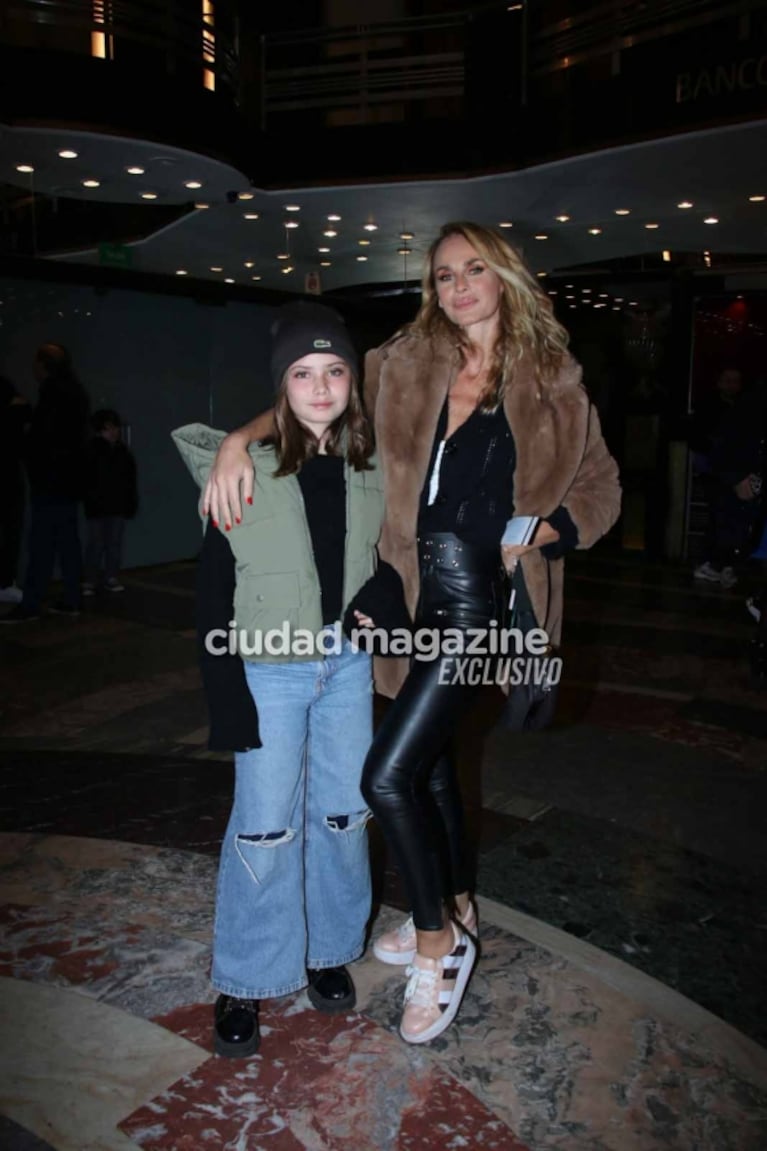 Sabrina Rojas fue con su hija Esperanza Castro al show de Jimena Barón, la ex del Tucu López