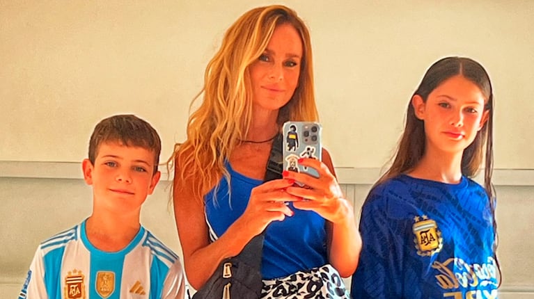 Sabrina Rojas y sus hijos fueron a alentar a la Selección Argentina por primera vez.