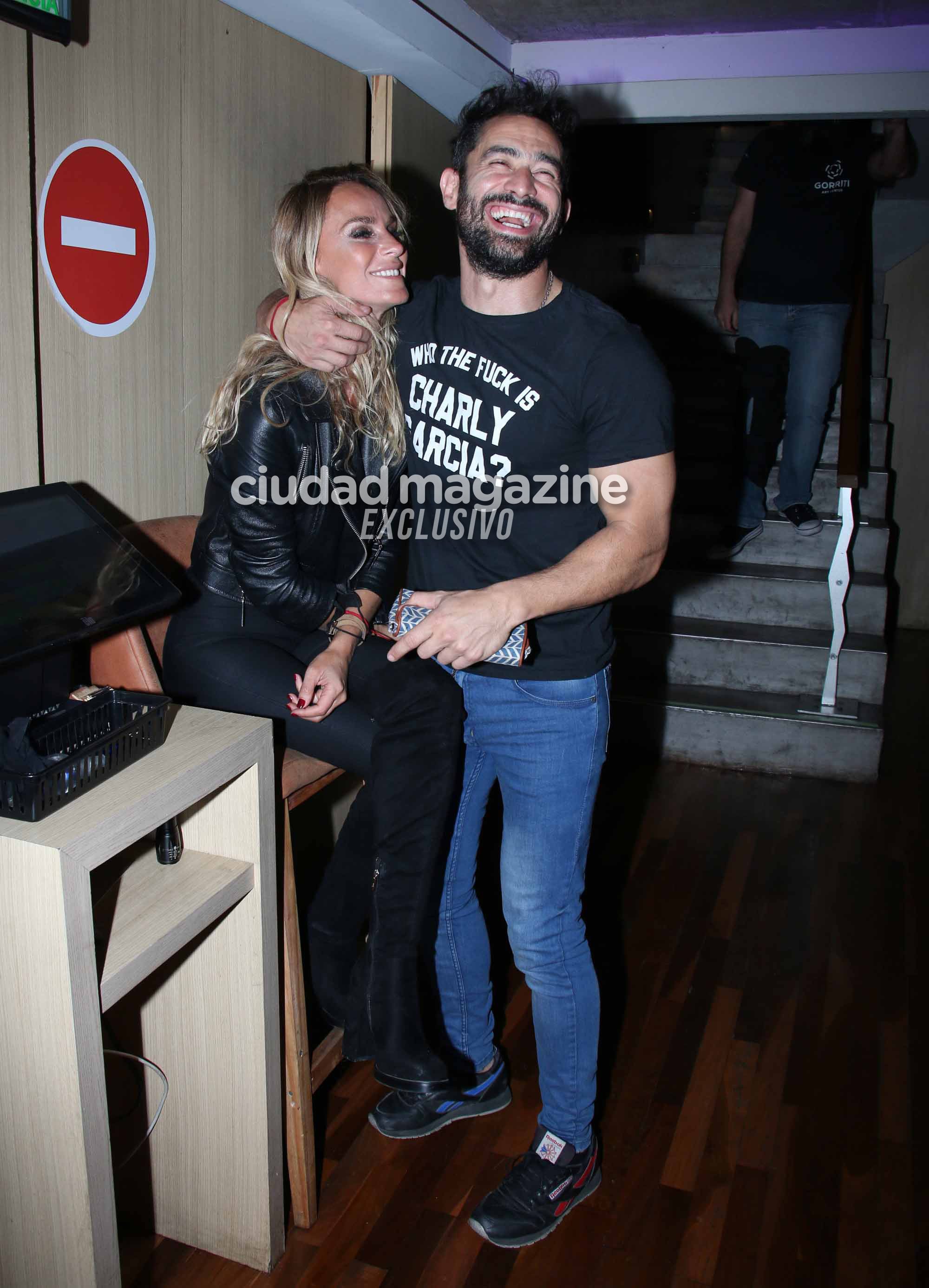 Sabrina Rojas y Tucu López, súper apasionados y a los besos en la noche porteña (Foto: Movilpress)