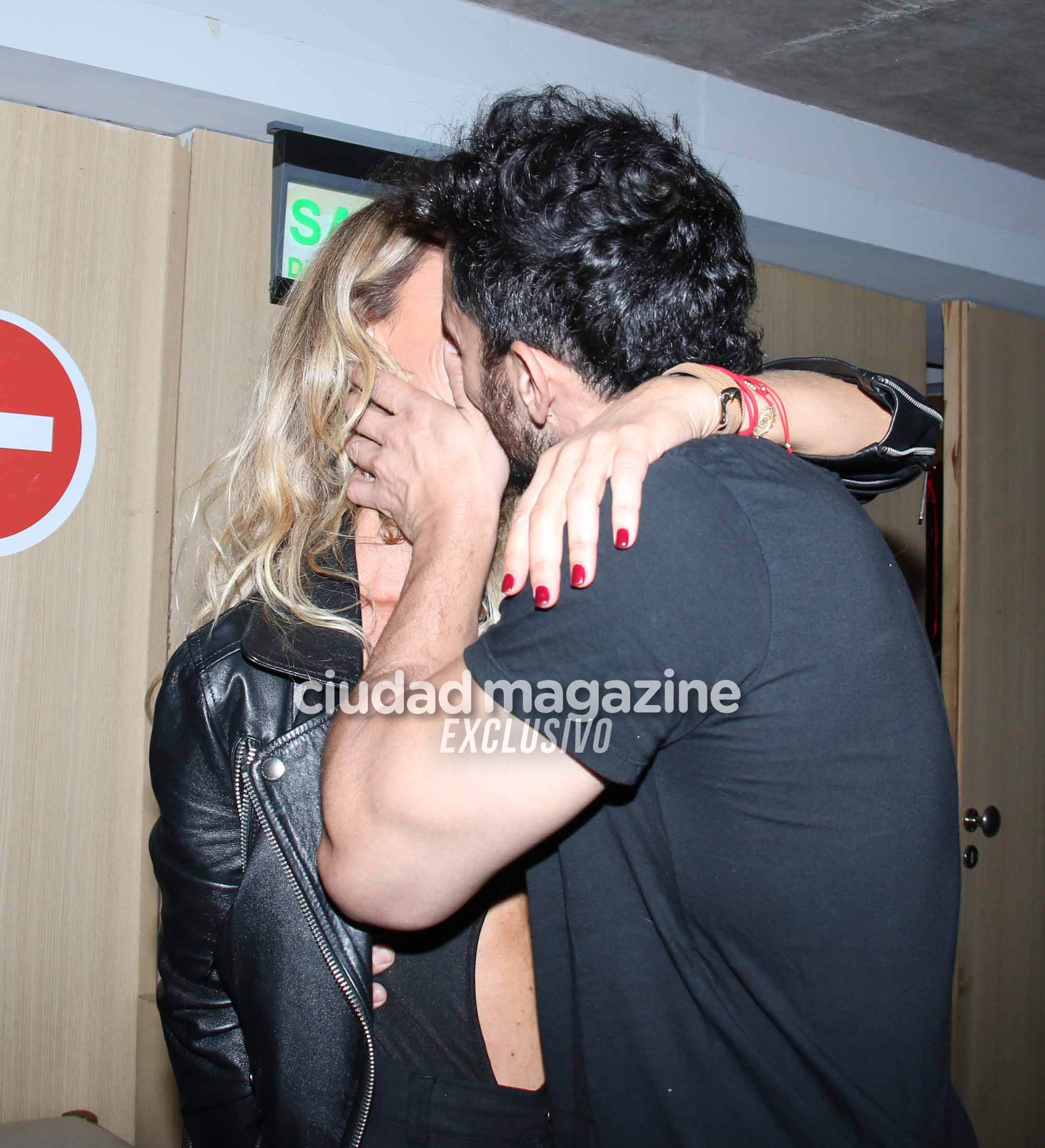 Sabrina Rojas y Tucu López, súper apasionados y a los besos en la noche porteña (Foto: Movilpress)