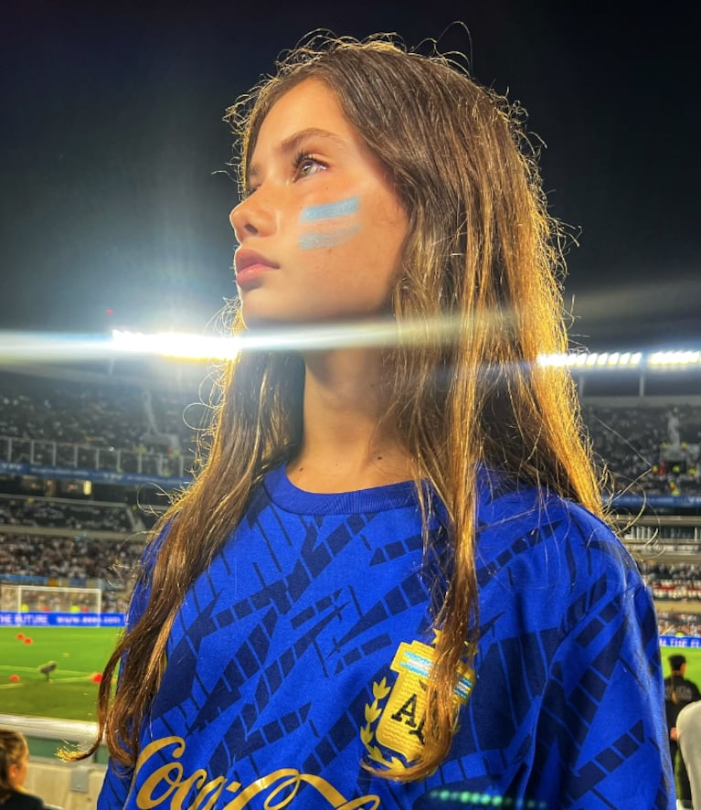 Sabrina y sus hijos fueron a ver por primera vez a la Selección Argentina.