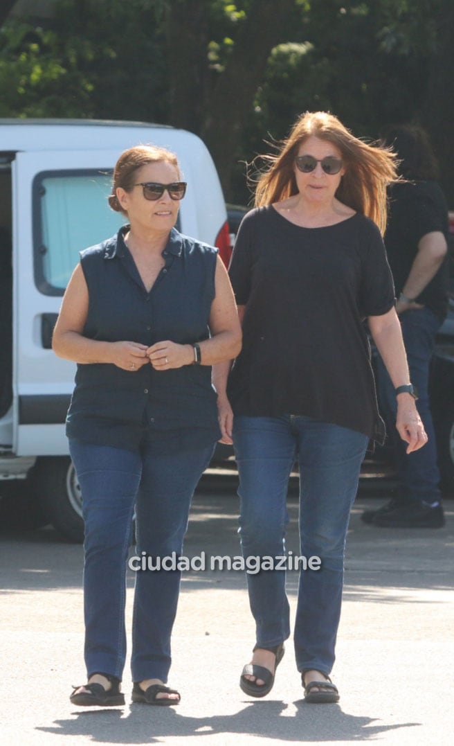 Sandra Mihanovich y Marita Novaro en el último adiós de María Engracia, la madre de Lucía y Joaquín Galán. (Foto: Movilpress)