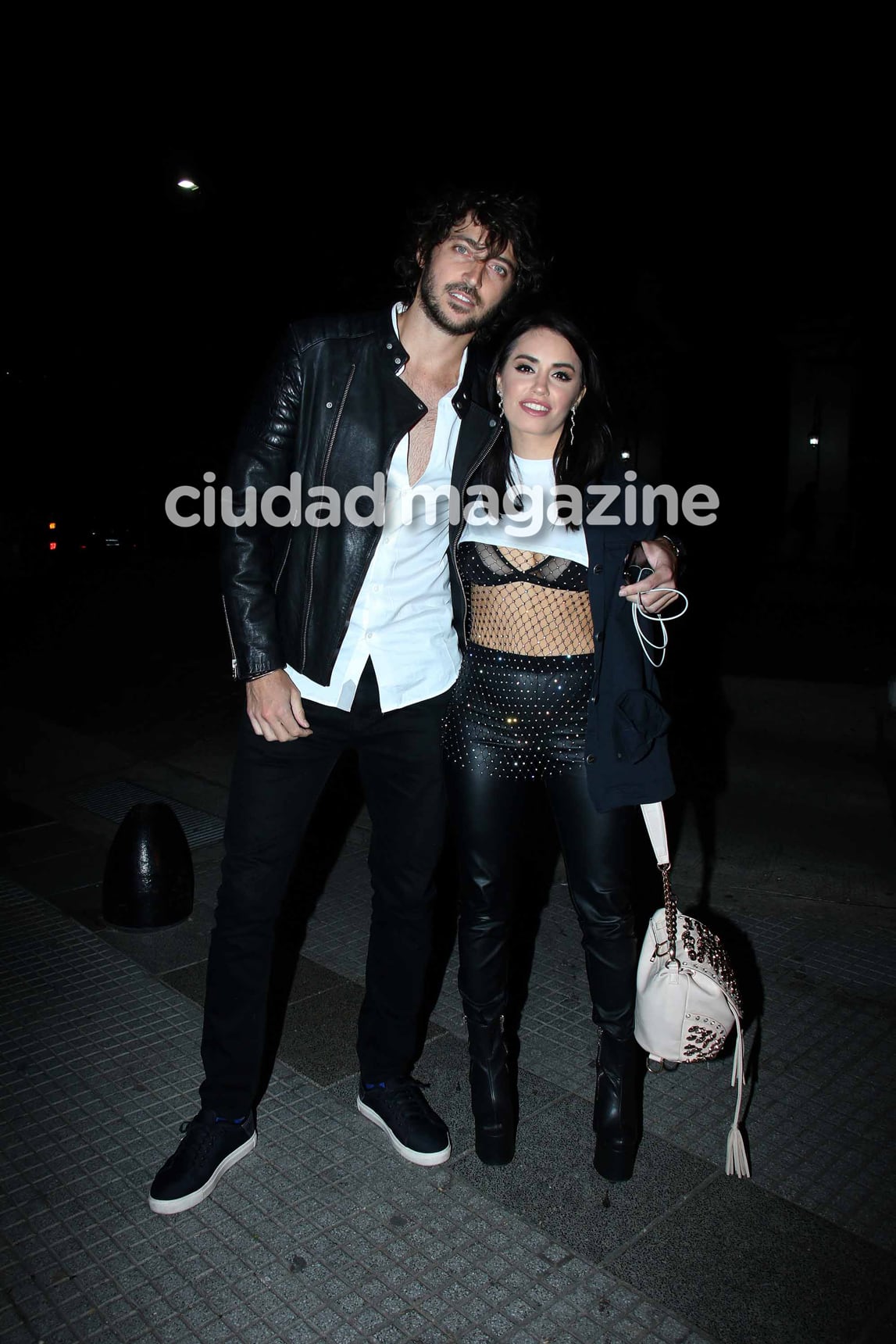 Santiago Mocorrea y Lali Espósito en el cumpleaños de la cantante. (Foto: MovilPress)