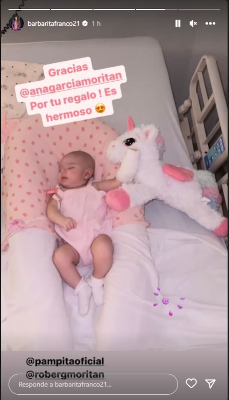 Sarah Burlando recibió en la clínica un tierno regalo de la hija de Pampita: "Gracias, es hermoso"