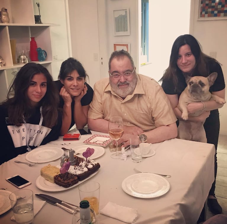 Sarah, Jorge y sus hijas.