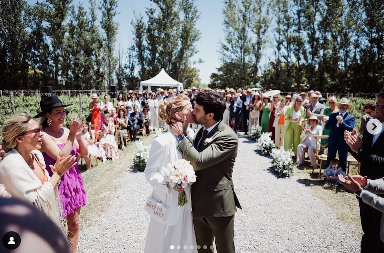 Se conocieron las fotos oficiales del casamiento de Nicole Neumann y Manu Urcera: amor al aire libre