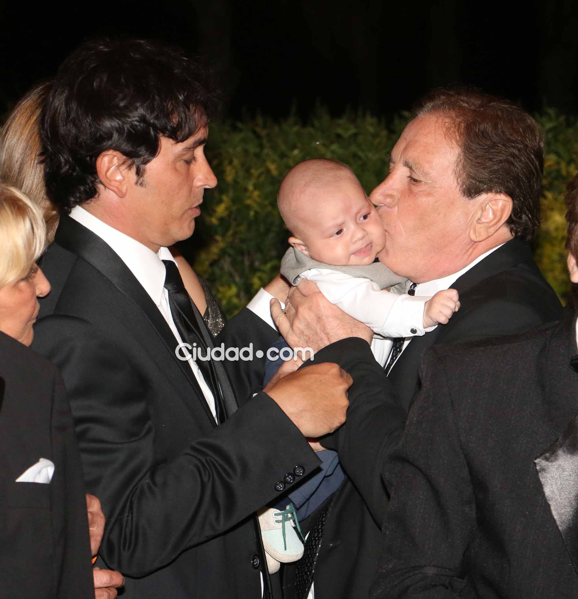 Sebastián Estevanez y su bebé, en el casamiento del Terco (Foto: Movilpress)