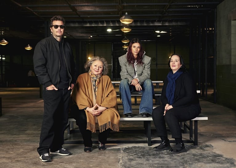 Sebastián Ortega, Rita Cortese, Valentina Zenere, Ana Garibaldi de la serie "En el barro". Foto: Netflix