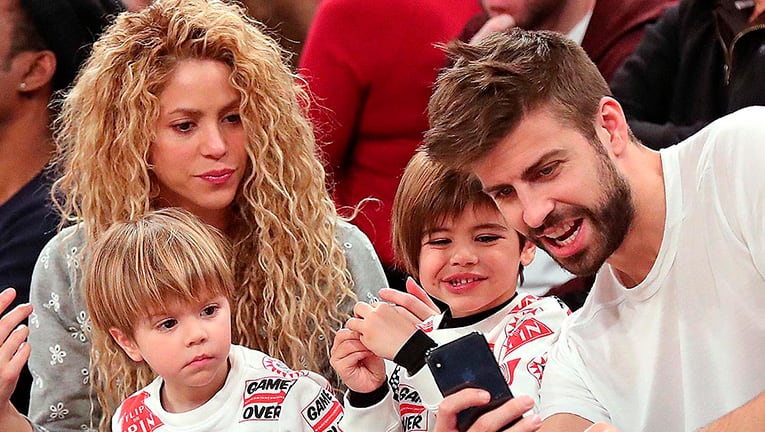 Shakira quiere denunciar a Gerard Piqué por un video manejando con su hijo Milán.