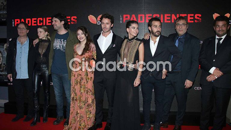 Show de famosos en la presentación de Los Padecientes. Foto: Movilpress.