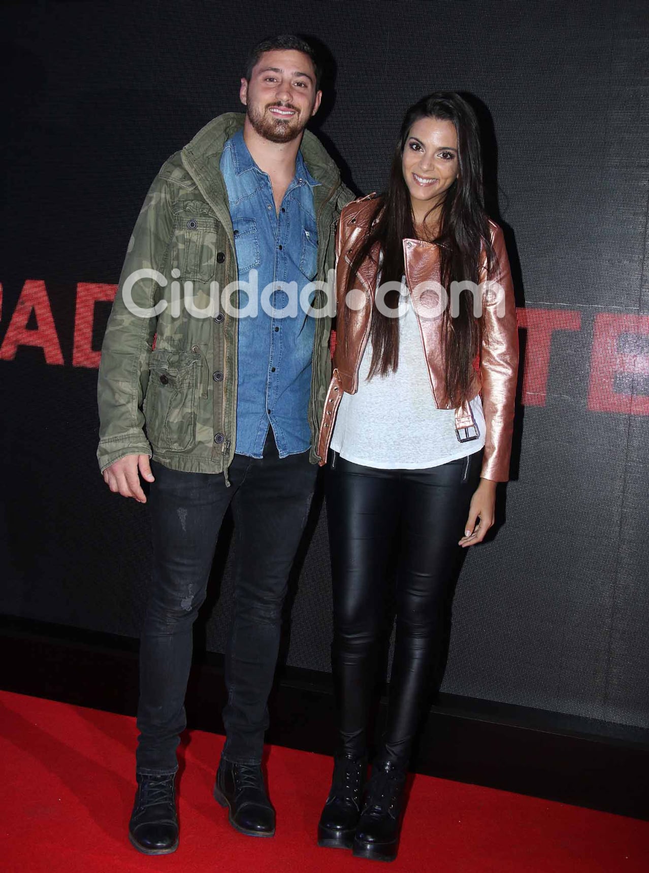 Show de famosos en la presentación de Los Padecientes. Foto: Movilpress.