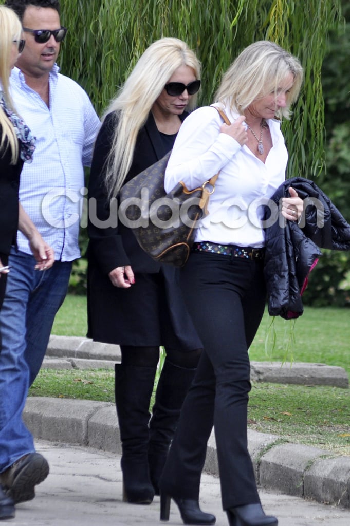 Silvia Rodríguez, hermana de Fabián, al llegar al cementerio privado de Pilar. (Foto: Jennifer Rubio - Ciudad.com)