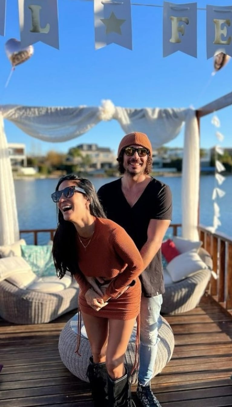 Silvina Escudero y su novio se comprometieron: el álbum de fotos de la íntima fiesta 