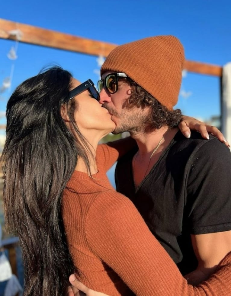 Silvina Escudero y su novio se comprometieron: el álbum de fotos de la íntima fiesta 