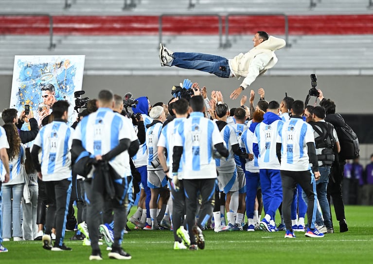 Soccer Football - World Cup - South American Qualifiers - Argentina v Chile - Estadio Mas Monumental, Buenos Aires, Argentina - September 5, 2024 Argentina's Angel Di Maria is tossed by teammates during his tribute before the match REUTERS/Rodrigo Valle