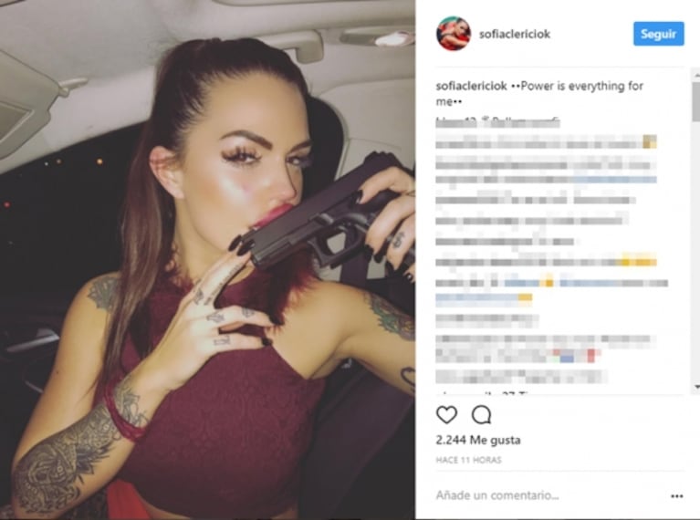 Sofía Clérici generó polémica por su foto con un arma en Instagram