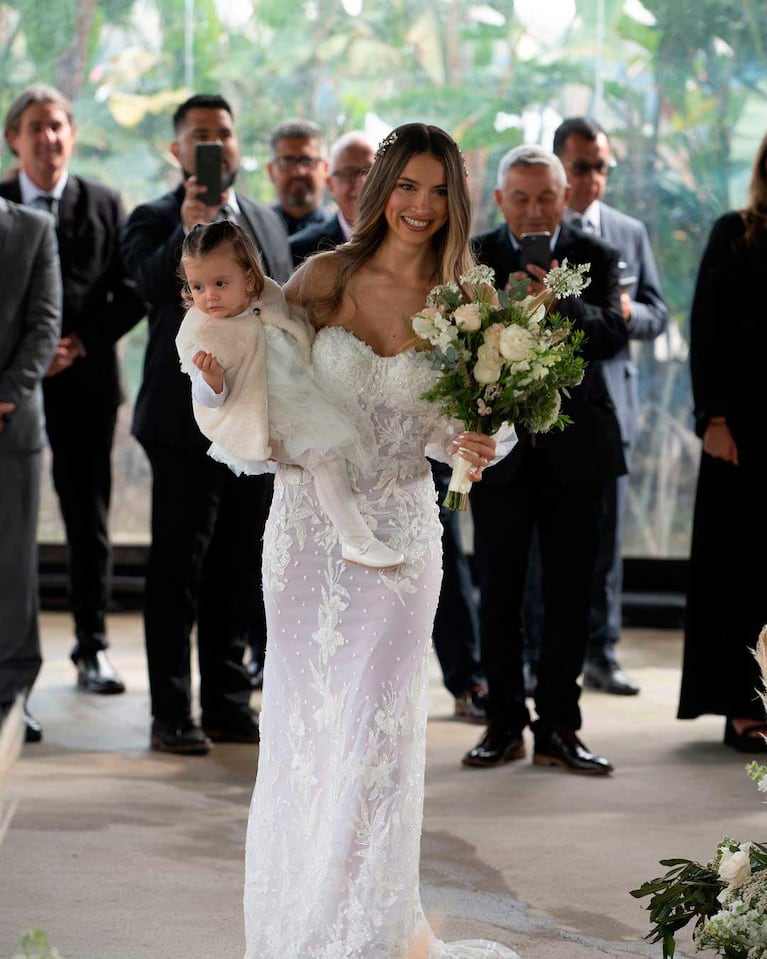 Sofía Fernández y su hija en la boda.