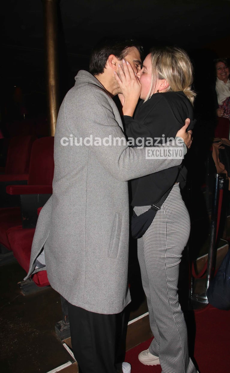 Sofía Pachano y Santiago Ramundo en el teatro (Foto: Movilpress).