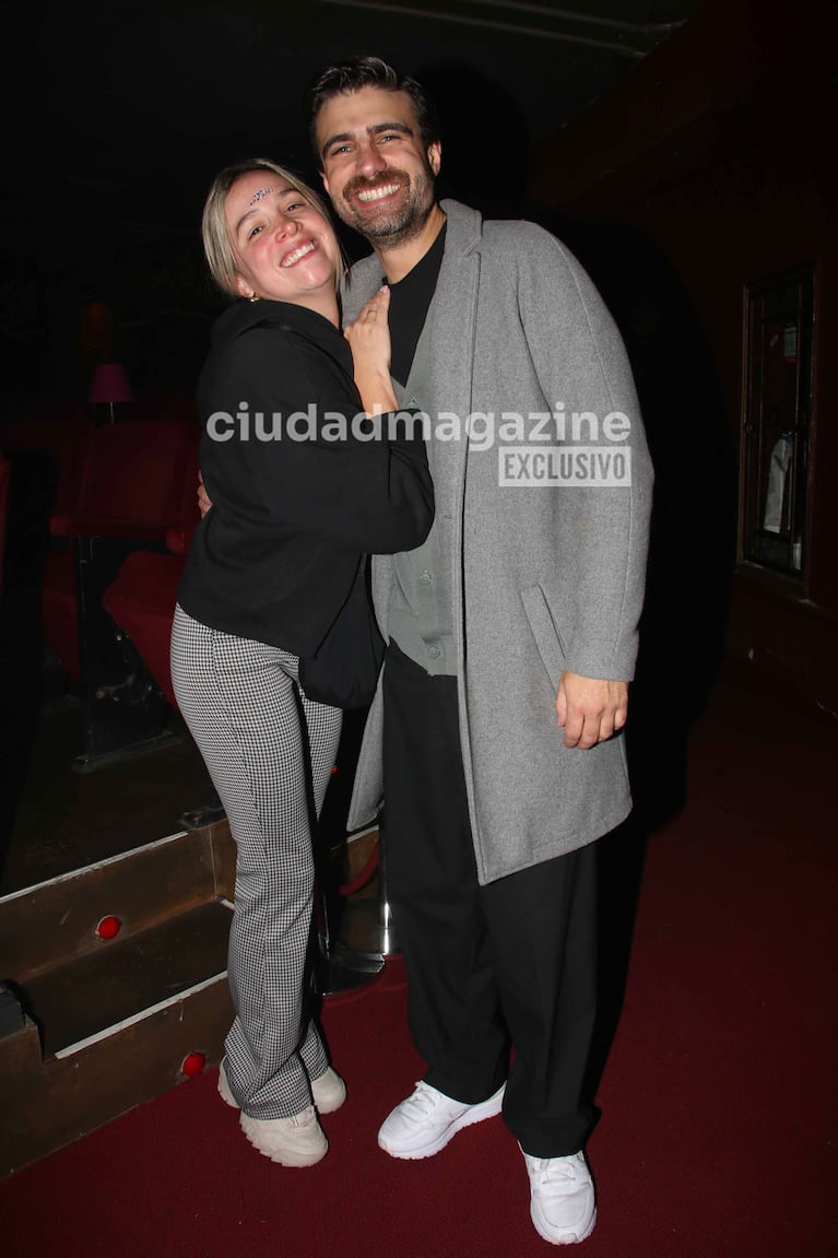 Sofía Pachano y Santiago Ramundo en el teatro (Foto: Movilpress).