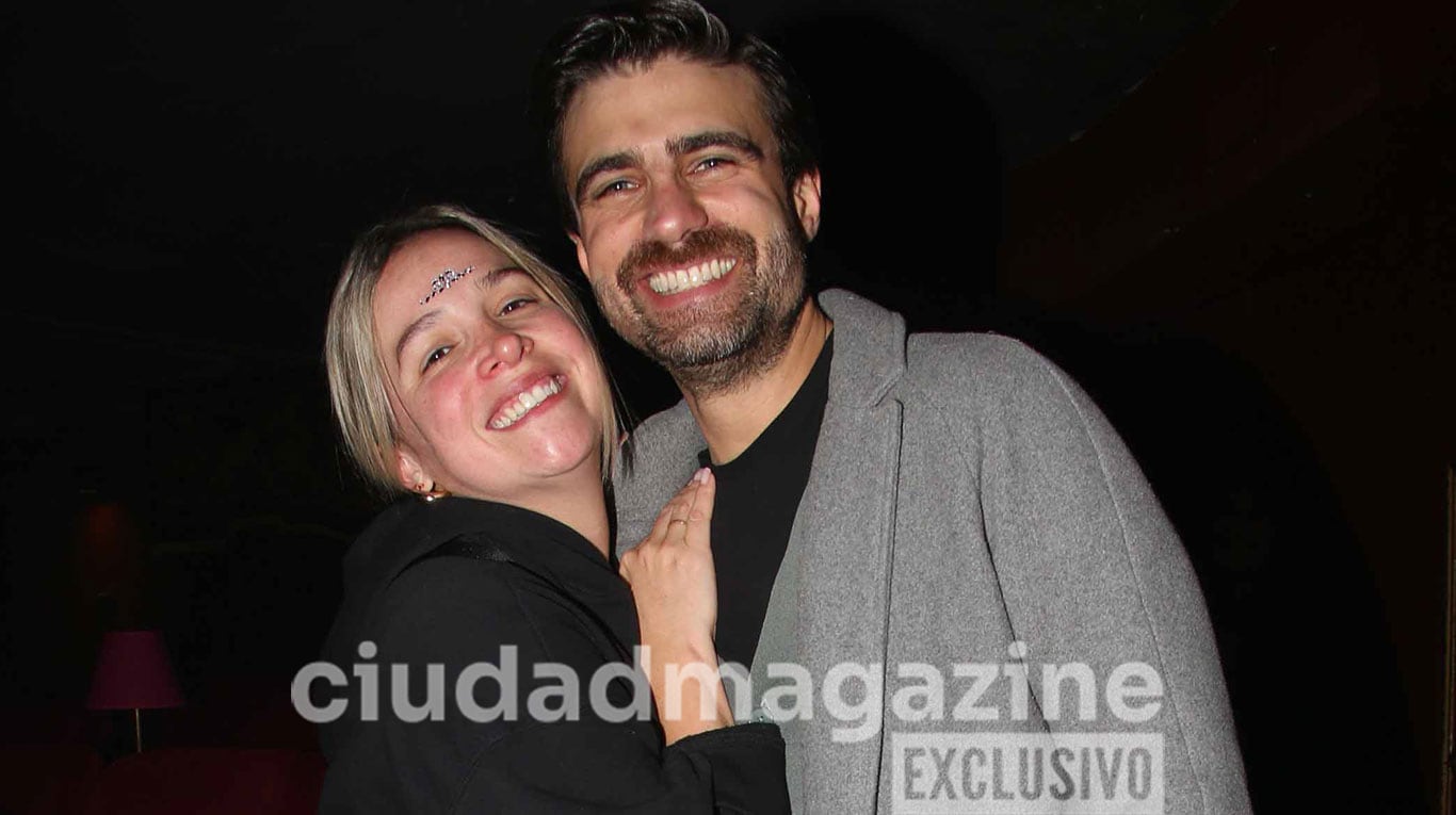 Sofía Pachano y Santiago Ramundo en el teatro (Foto: Movilpress).