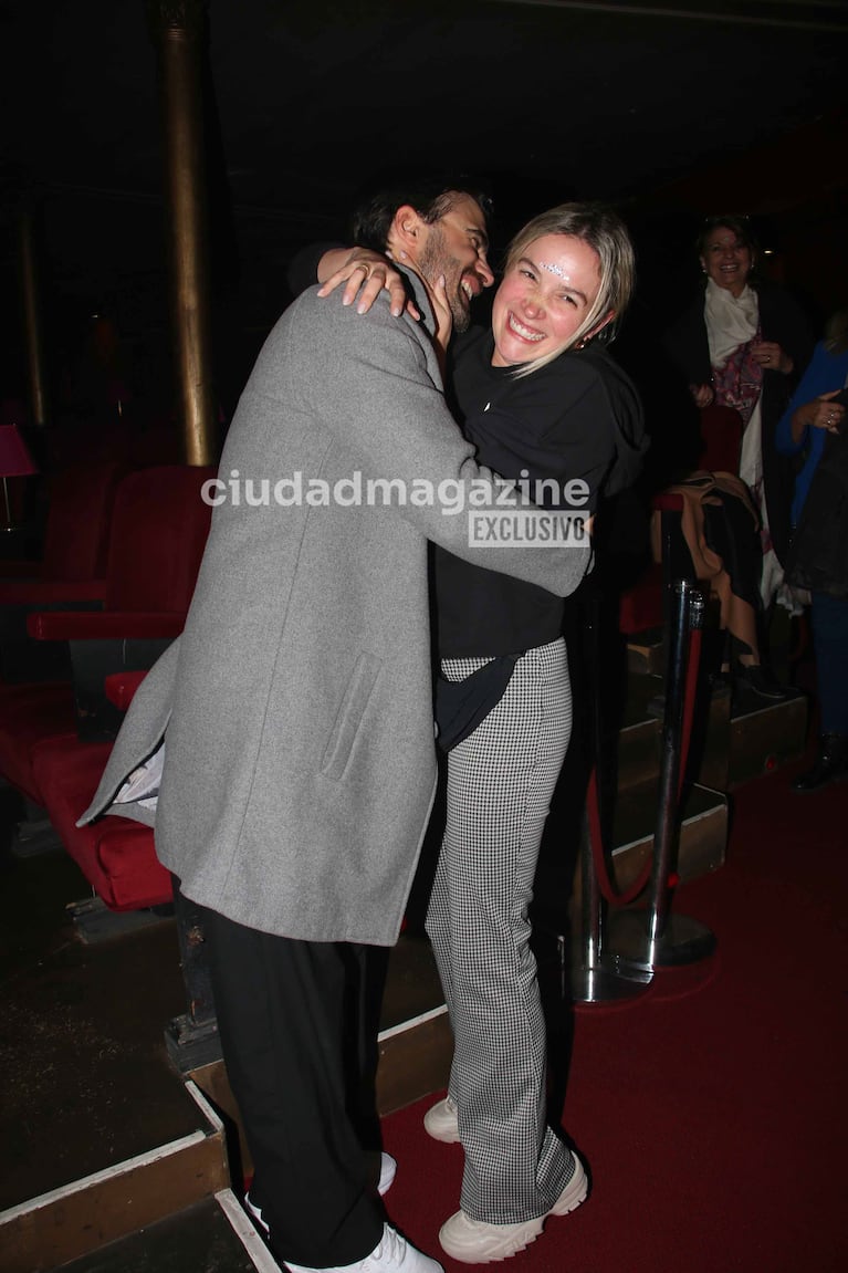 Sofía Pachano y Santiago Ramundo en el teatro (Foto: Movilpress).