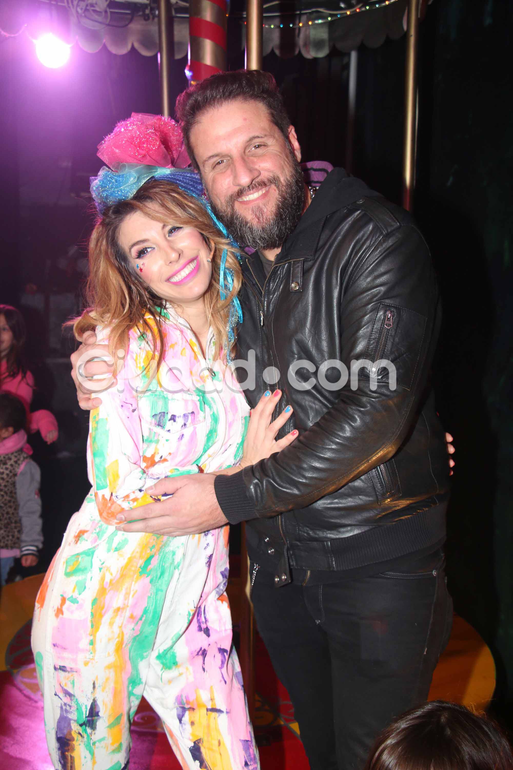 Stefy Xipolitakis junto a su novio (Fotos: Movilpress).