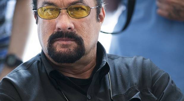 Steven Seagal habla japonés y es activista del budismo tibetano