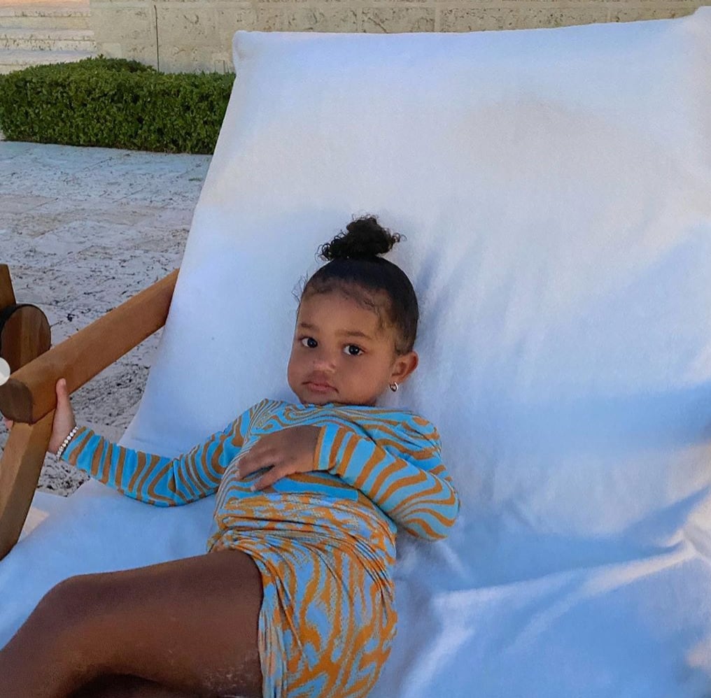 Stormi, cada vez más parecida a su mamá.