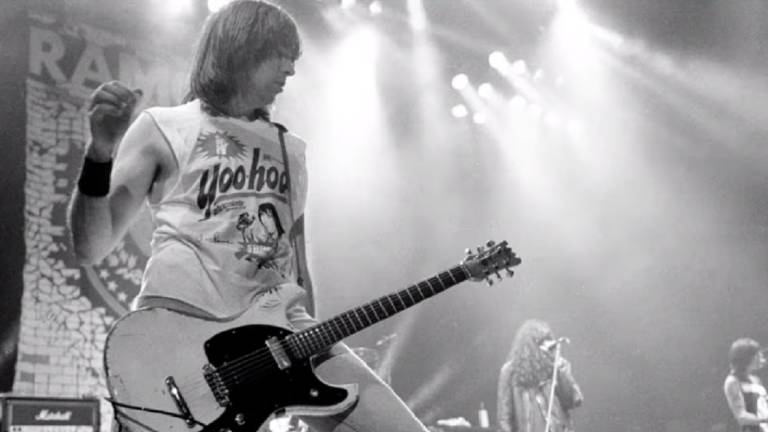 Subastaron la guitarra de Johnny Ramone en más de 900 mil dólares