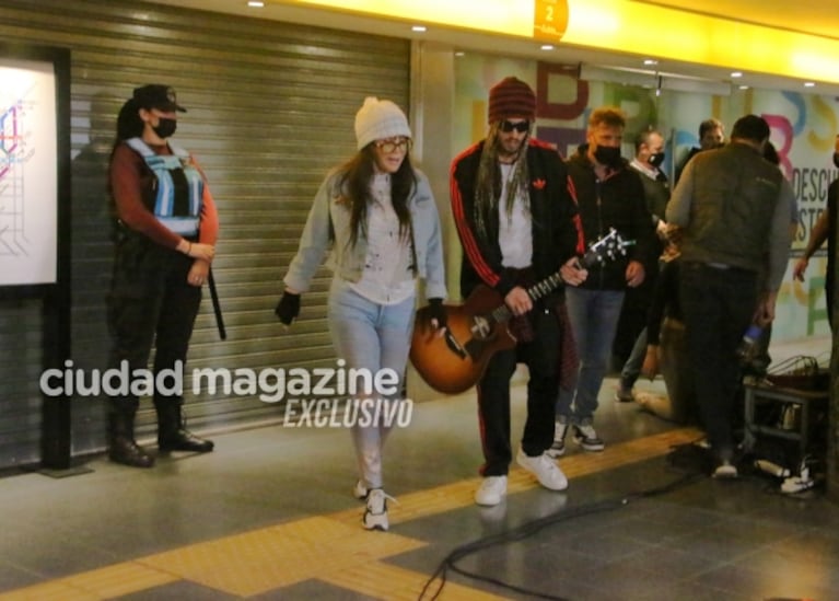 Susana Giménez y Sebastián Yatra revolucionaron el subte: aparecieron disfrazados de músicos callejeros y sorprendieron con un show