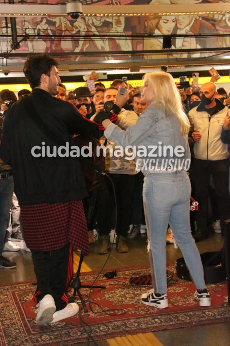 Susana Giménez y Sebastián Yatra revolucionaron el subte: aparecieron disfrazados de músicos callejeros y sorprendieron con un show