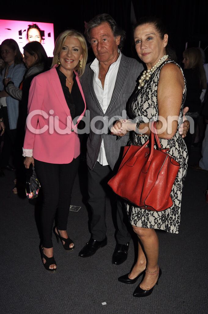 Susana Roccasalvo con su marido Charly y Marcela Tinayre. (Foto: Jennifer Rubio-Ciudad.com)