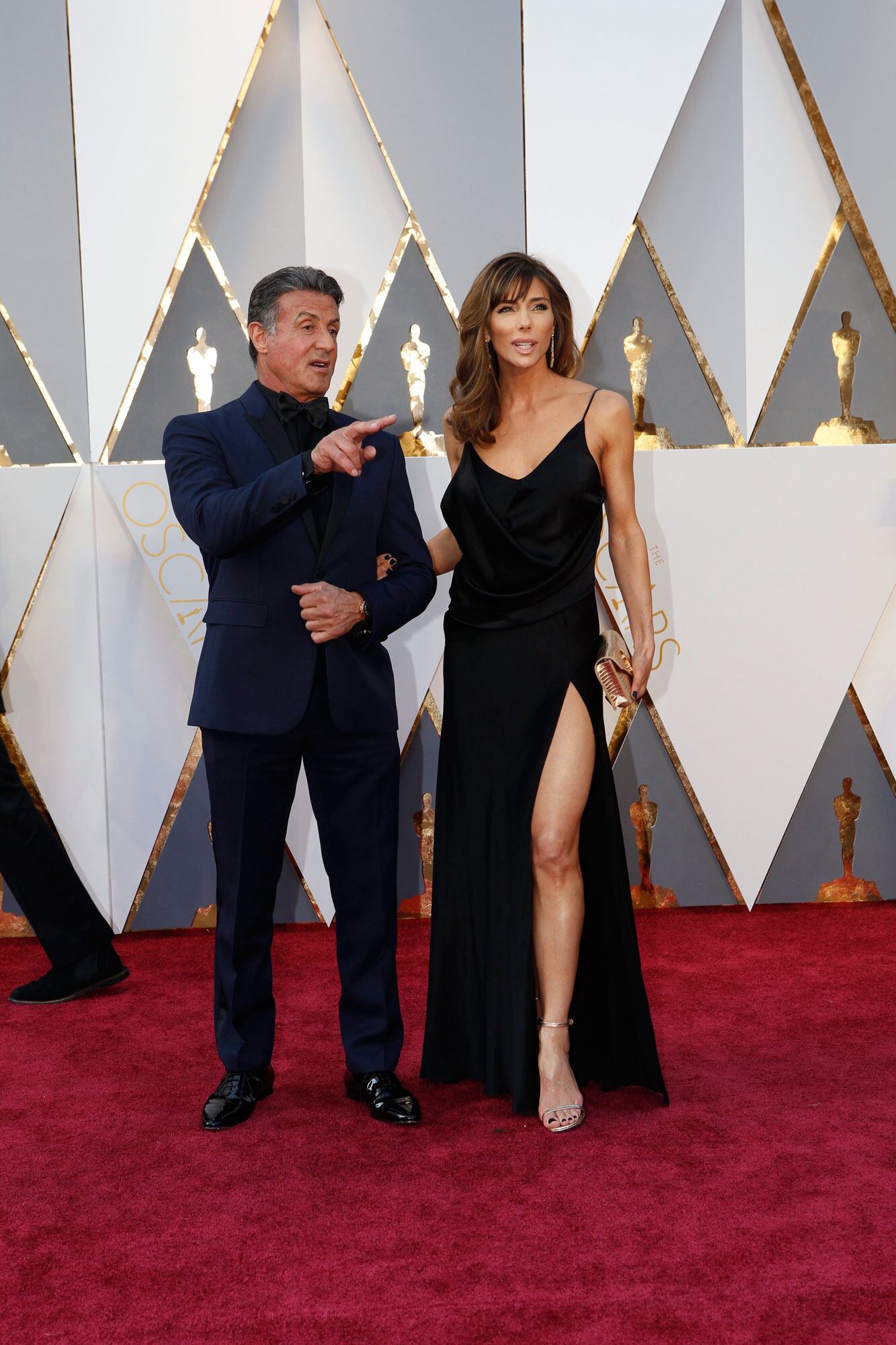 Sylvester Stallone y su mujer, que lució un vestido muy sexy  (Foto: Oscar.go.com). 