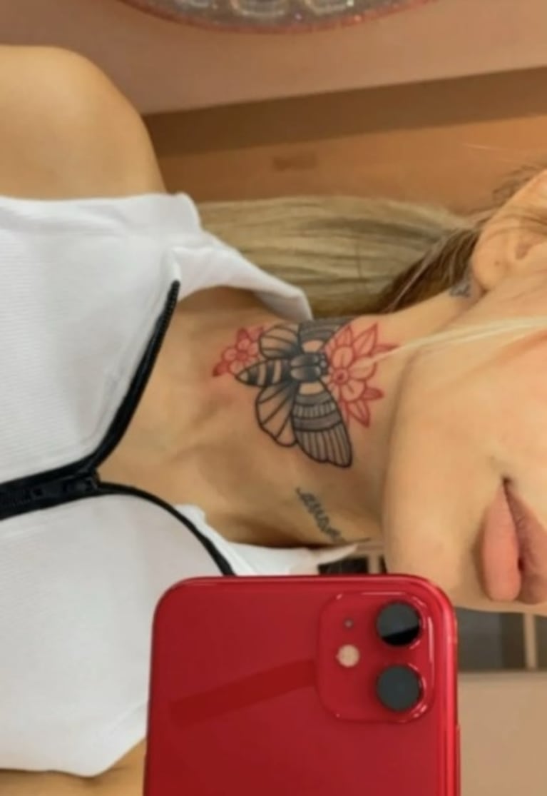 Tamara Báez se hizo un enorme tatuaje en el cuello y mostró el resultado