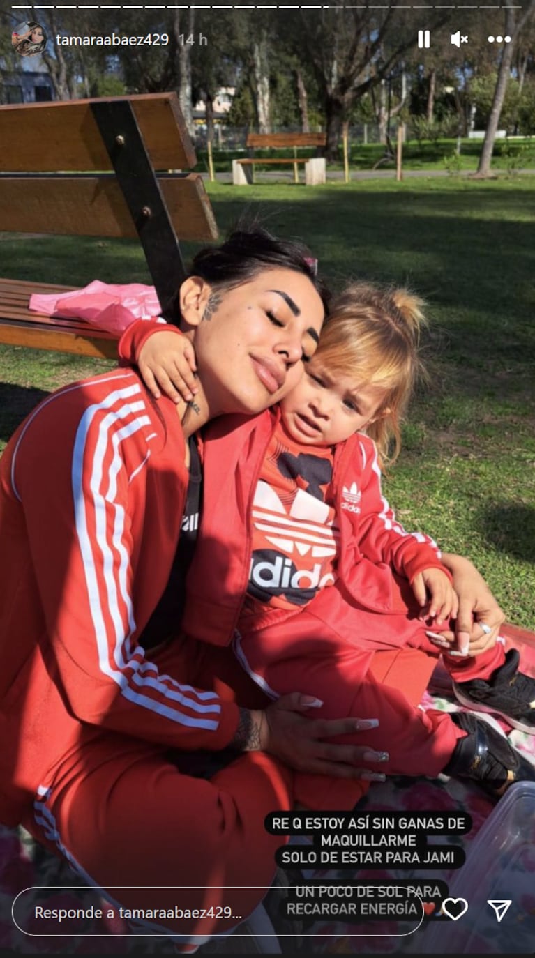 Tamara Báez y su hija Jamaica se vistieron iguales para salir a la plaza