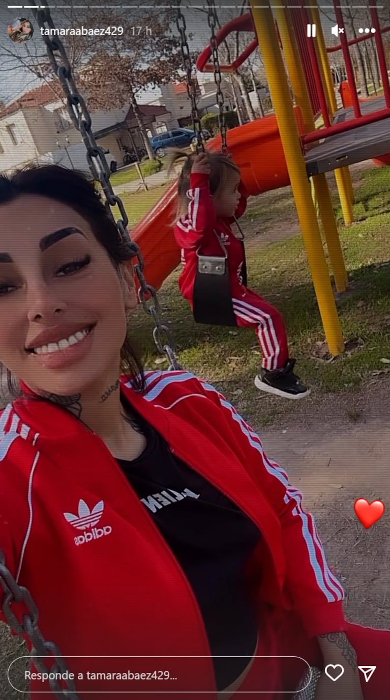 Tamara Báez y su hija Jamaica se vistieron iguales para salir a la plaza