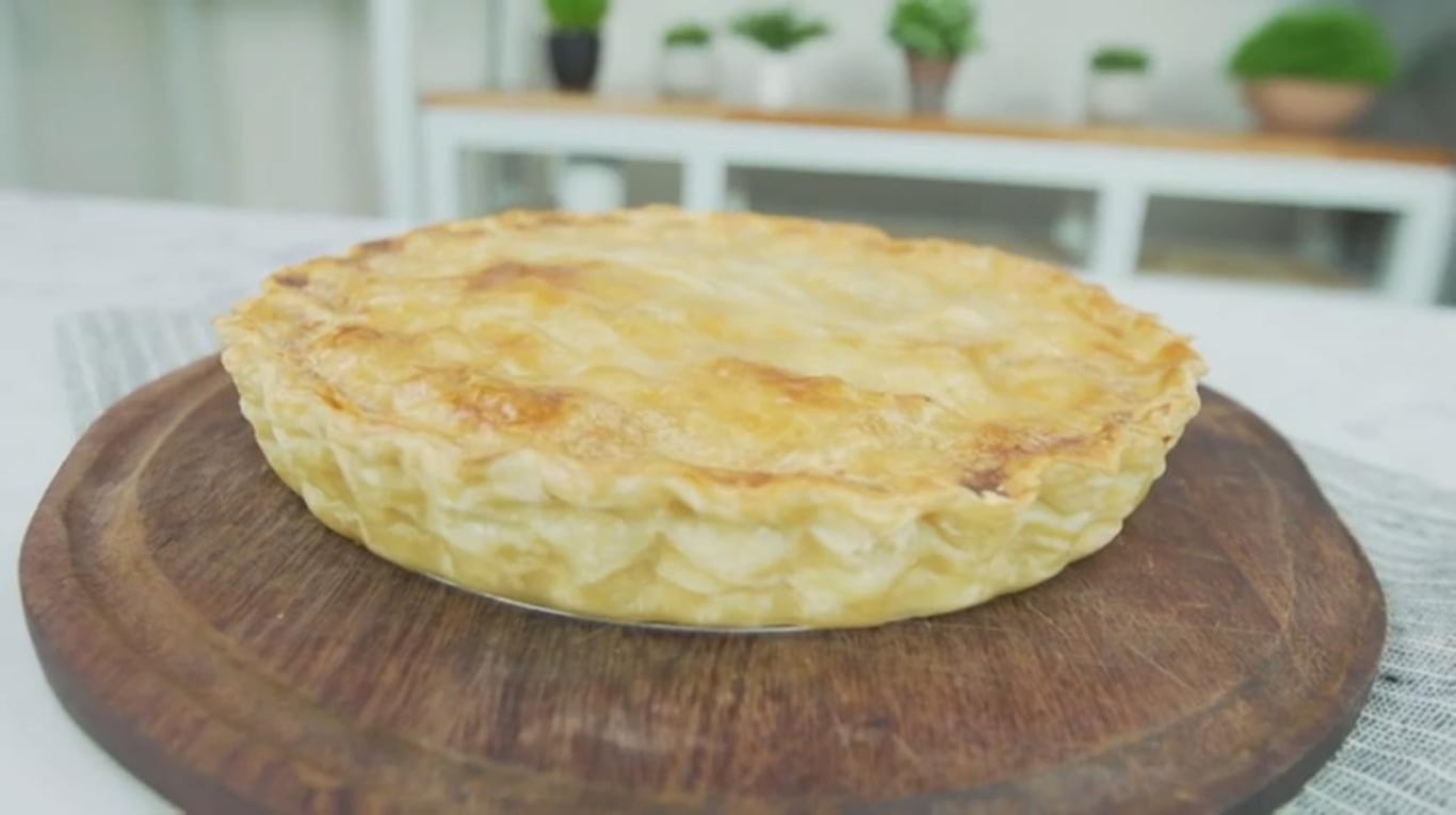 Tarta de pollo, puerro y panceta: una receta para renovar tus comidas frescas, ricas y saludables 