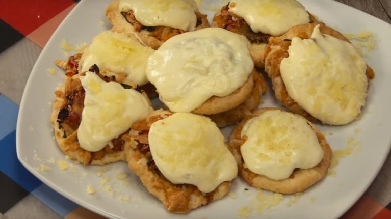 Tartitas abiertas de caprese: la receta con un secreto que la hace única 