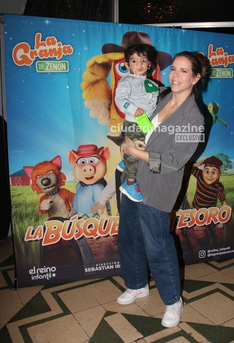 Tatiana Schapiro y su hijo Joaquín en el estreno de la Granja de Zenón (Foto: Movilpress).