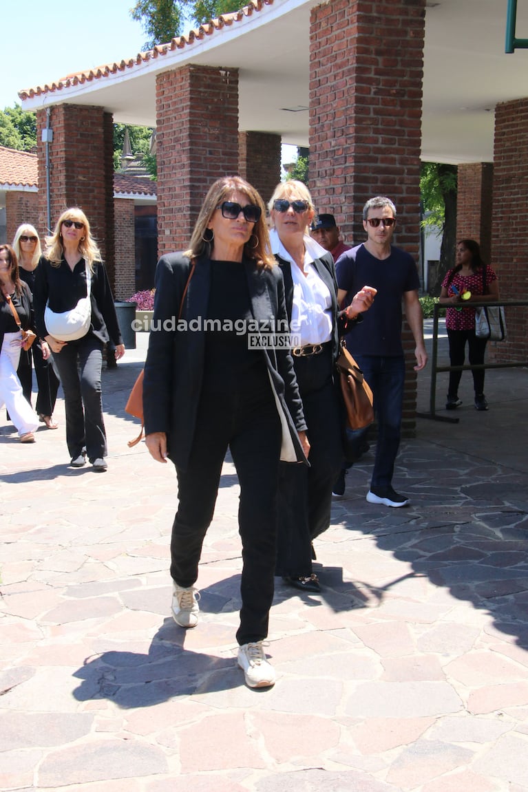 Teresa Calandra en el sepelio de Roberto Giordano (Foto: Movilpress).